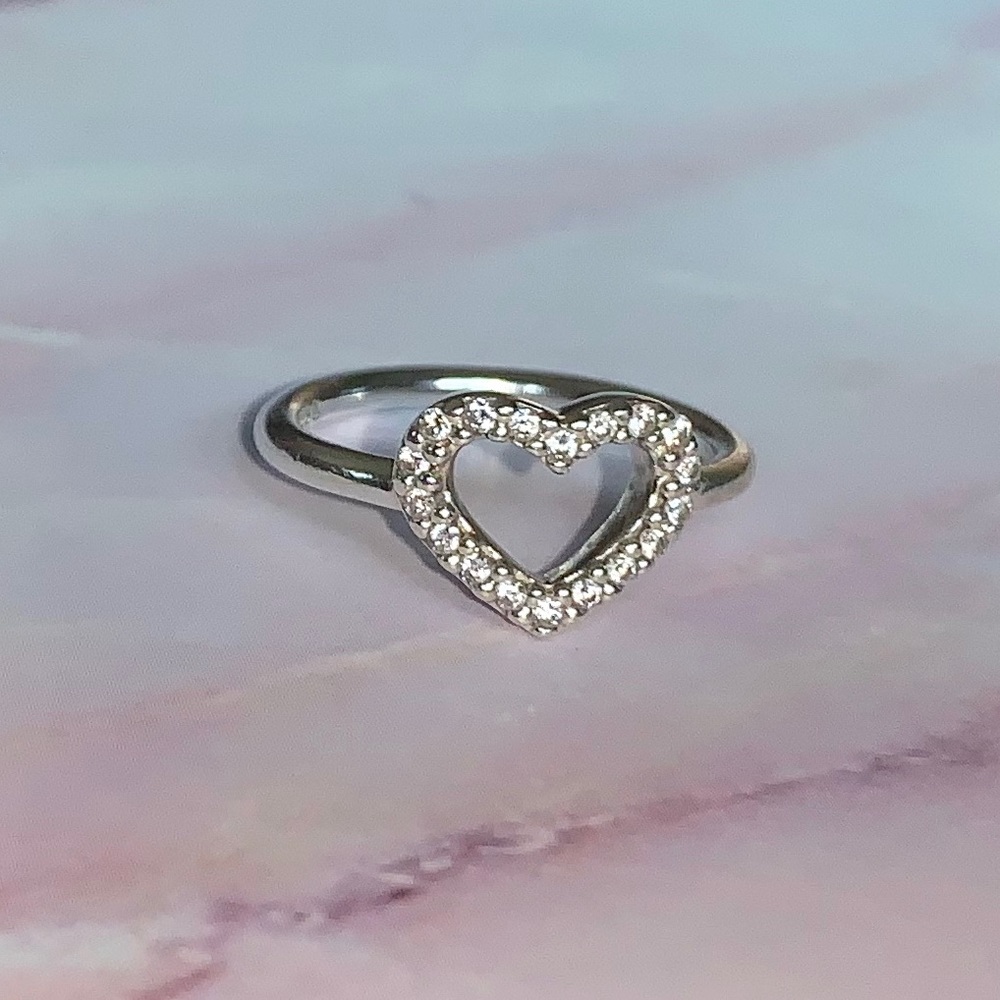 BE MY VALENTINE (heart) PANDORA RING💍💎 ♡
